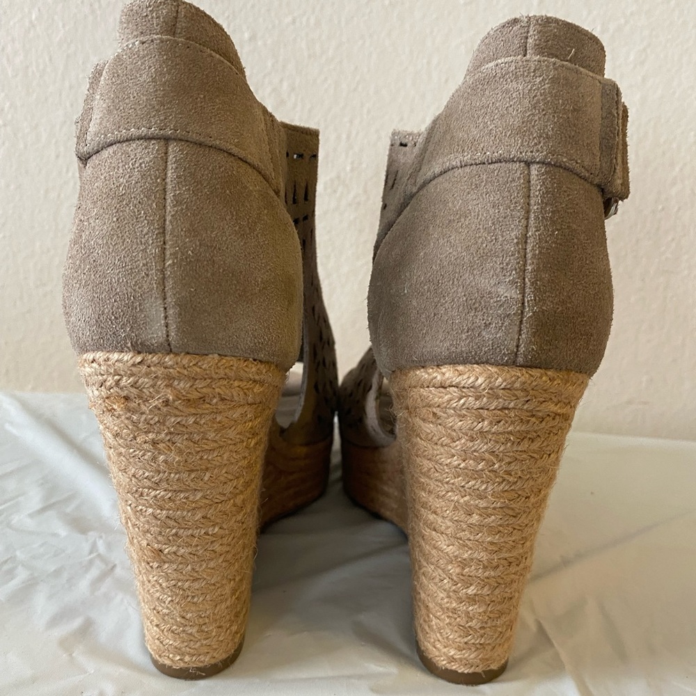 Marc Fisher Helina Platform Peep-Toe Wedge Sandals Taupe Women’s Size 9 - Picture 4 of 9